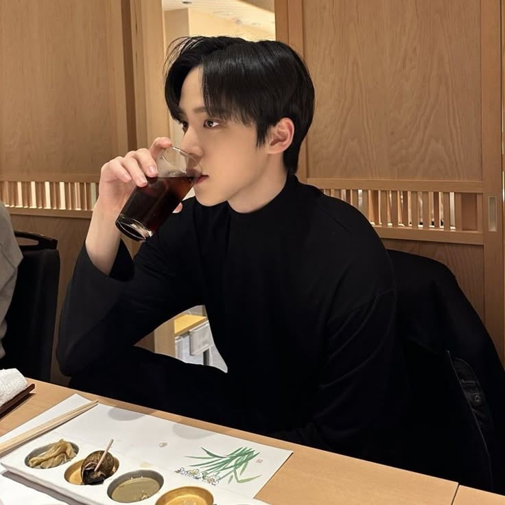 Jeong Yunho .ᐟtrophy wife.ᐟ
