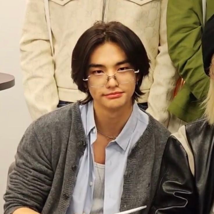 Hyunjin nerd