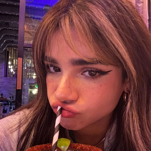 Alana Flores