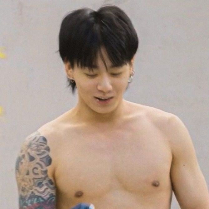 Jung Kook⁴