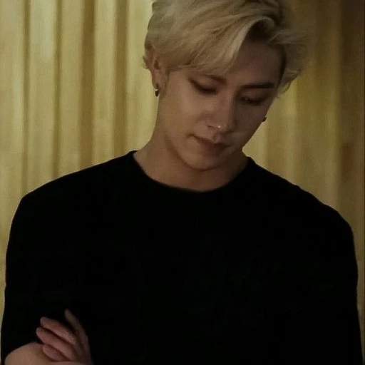 Christopher Bang ⁴⁴