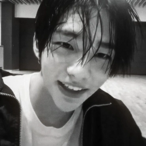 🎧፧ 𝗛yunjin
