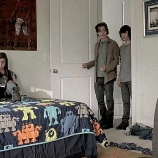 Enid,Carl, Ron y Mikey