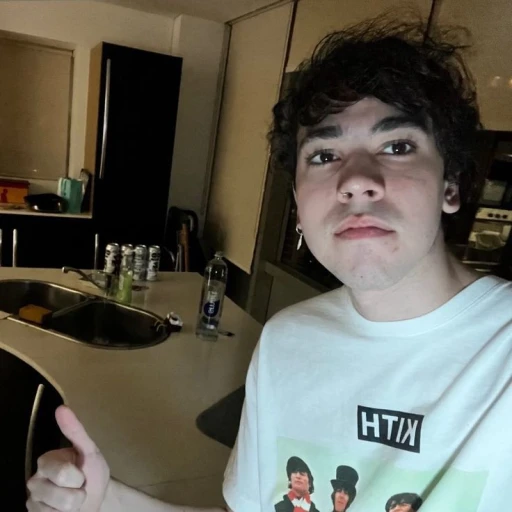 😞 —【 𝖨ván Buhajeruk 💤