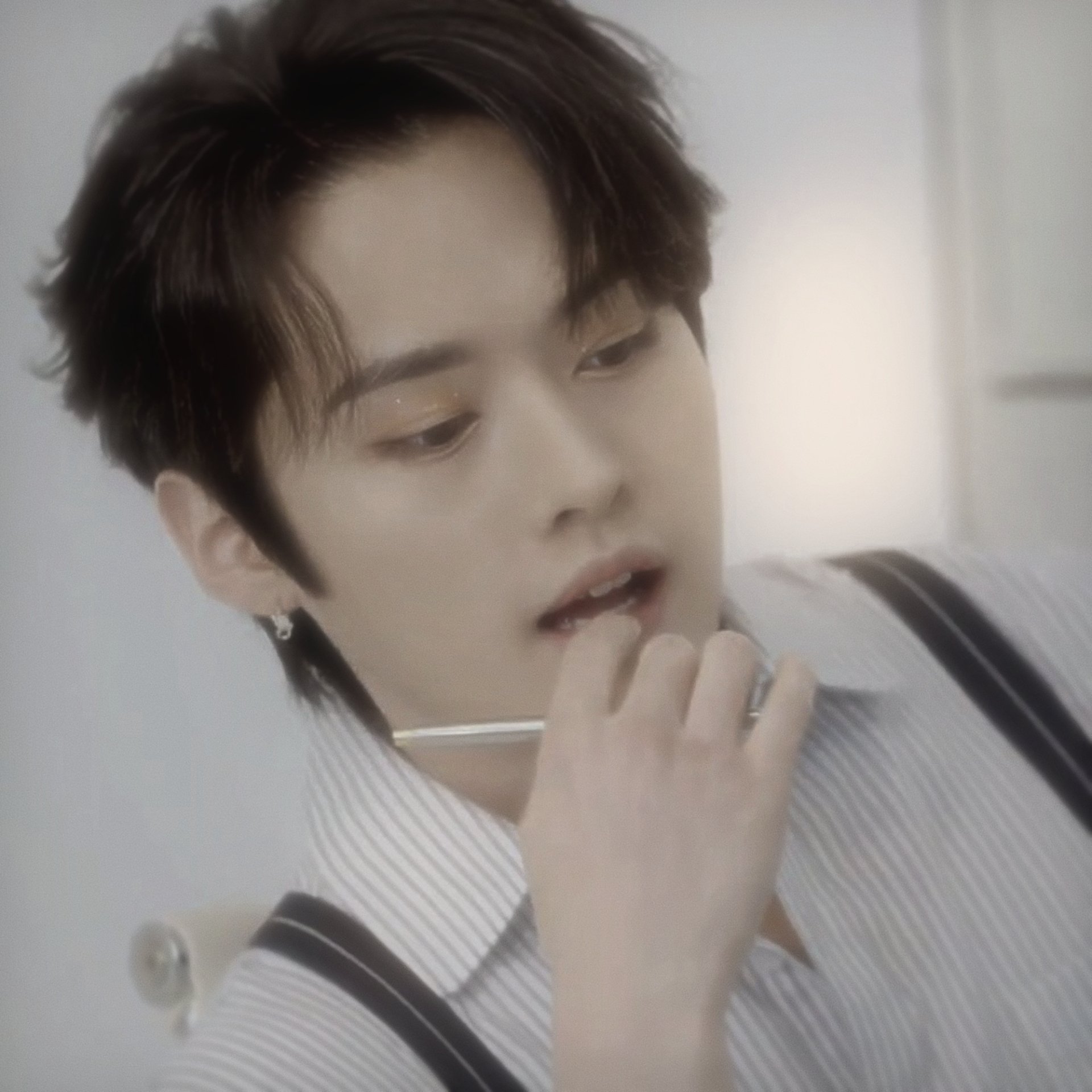( ✦ ) —  ꒒𝘦𝘦 𝙈𝘪𝘯𝒉𝘰  📜ᩡ