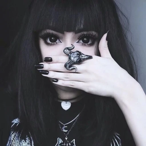 Luna (goth girl 18 years old)