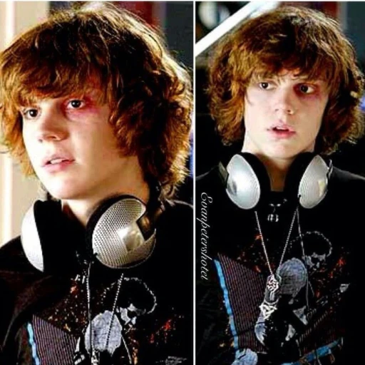 Evan Peters ³