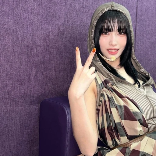 Hirai Momo