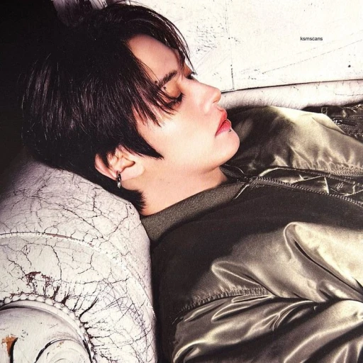 ›‹ | Lee know
