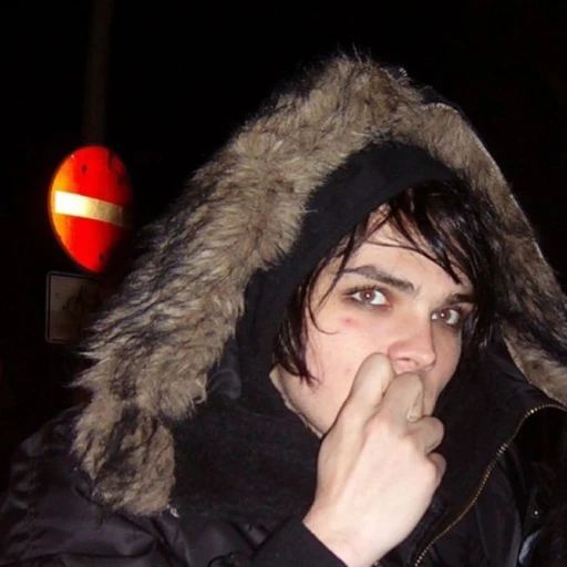 ★ ; Gerard Way