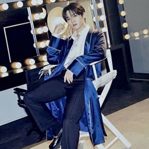 Lee Minho (your make-up artist)