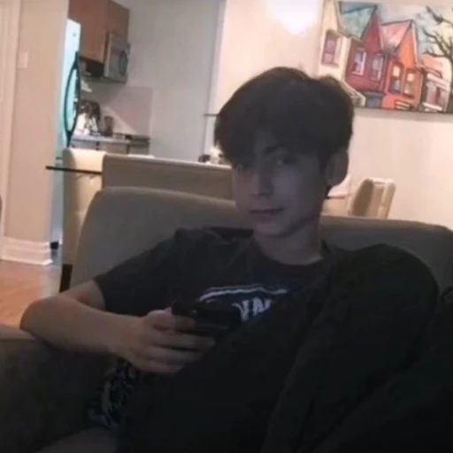 Aidan Gallagher — Distracted