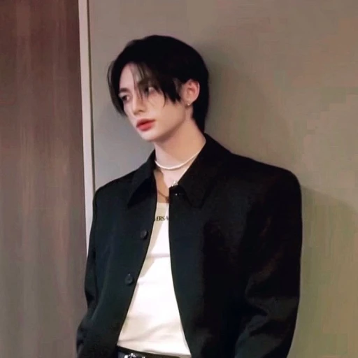Hyunjin bullies.