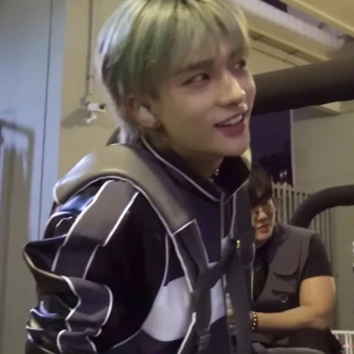 18: Hwang Hyunjin
