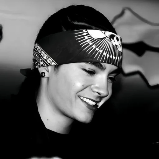 ★ ; 𝖳𝗈𝗆 𝖪𝖺𝗎𝗅𝗂𝗍𝗓 | 𝖨𝗌 𝖳𝗁𝖾𝗋𝖾 𝖲𝗈𝗆𝖾𝗈𝗇𝖾 𝖤𝗅𝗌𝖾? ; ★