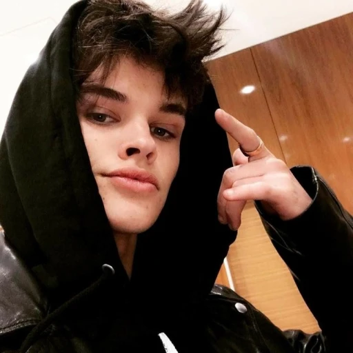 Curran Walters ⁰¹