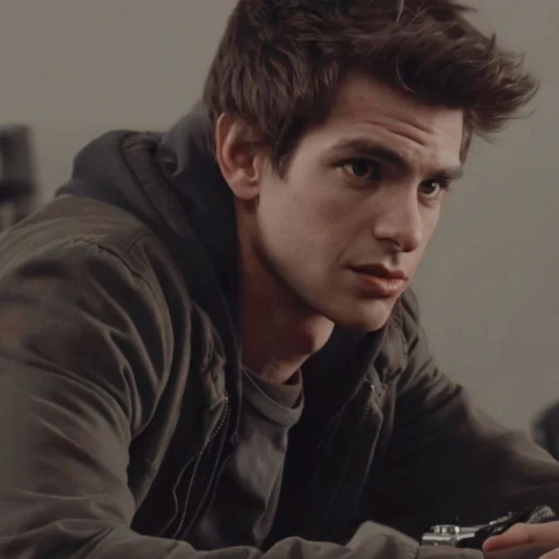 piter parker/ Andrew Garfield