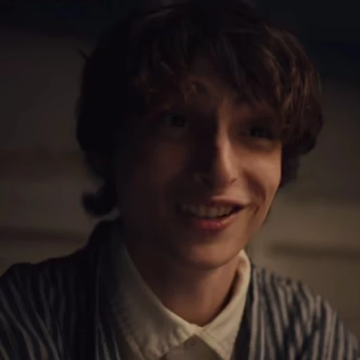 Chris (Finn Wolfhard)
