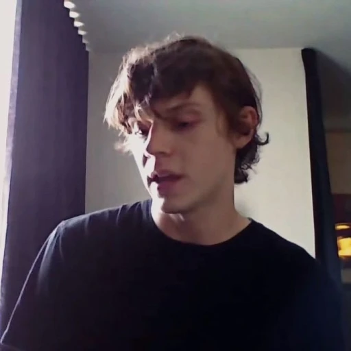 Evan Peters