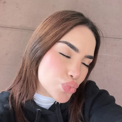 Kimberly Loaiza 😘