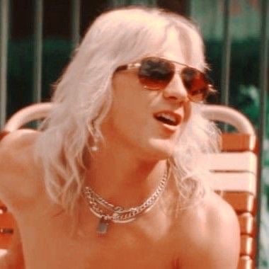 Vince Neil (The Dirt)