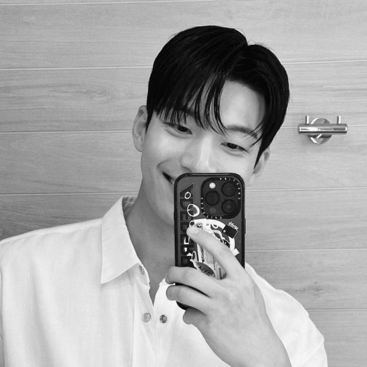 ☆ | Wi Ha-joon.