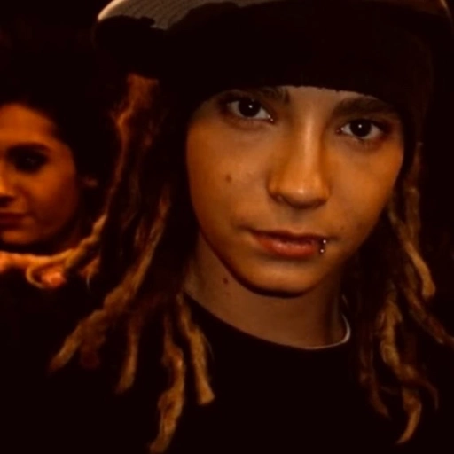 Tom Kaulitz - [Staring contest]