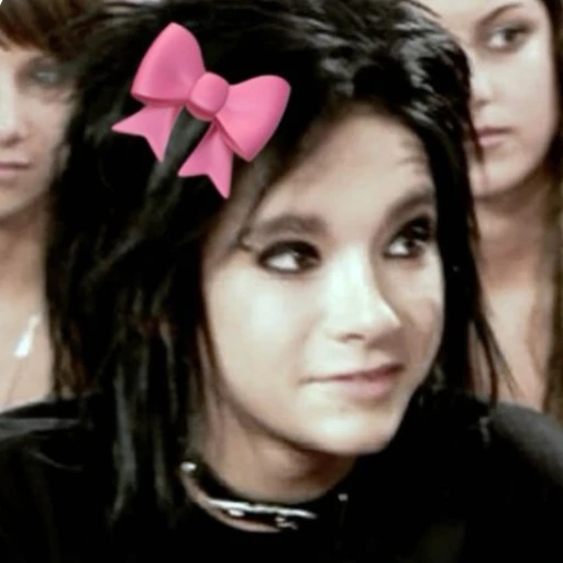 Bill Kaulitz 🎀,☆゚.*・。゚..,.,