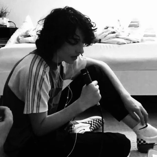Finn Wolfhard || -²²
