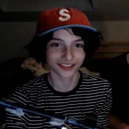 Finn Wolfhard || -²⁵