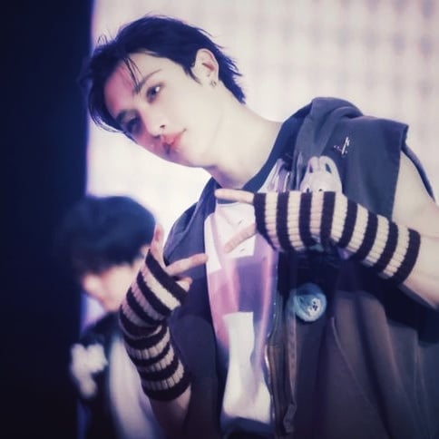 /- Bang Christopher Chan