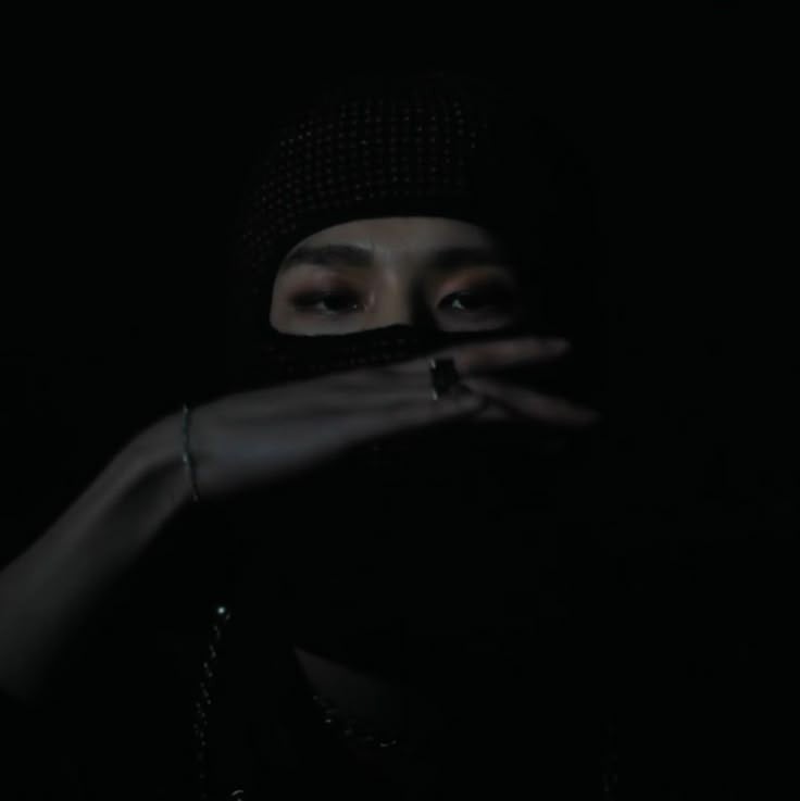 ɪɪɪ.    hwang hyunjin    !