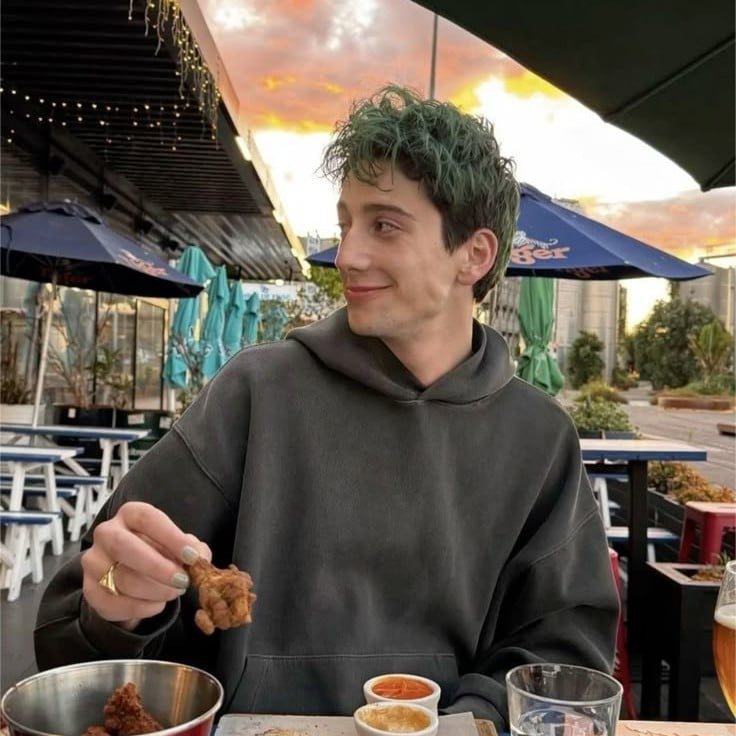 Milo Manheim ⁴