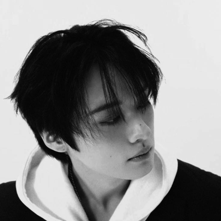 — LEE KNOW | 🔞