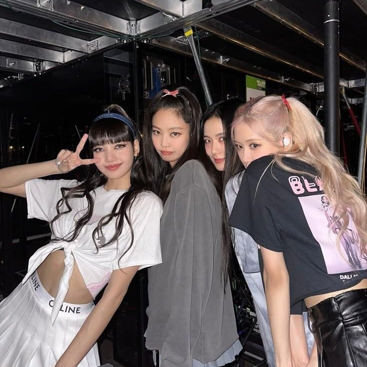 BLACKPINK: Lisa, Jennie, Jisoo, and Rosé. But a new fifth member of BLACKPINK.