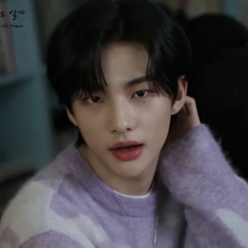 ─🧸Hwang Hyunjin 𝜗𝜚˚