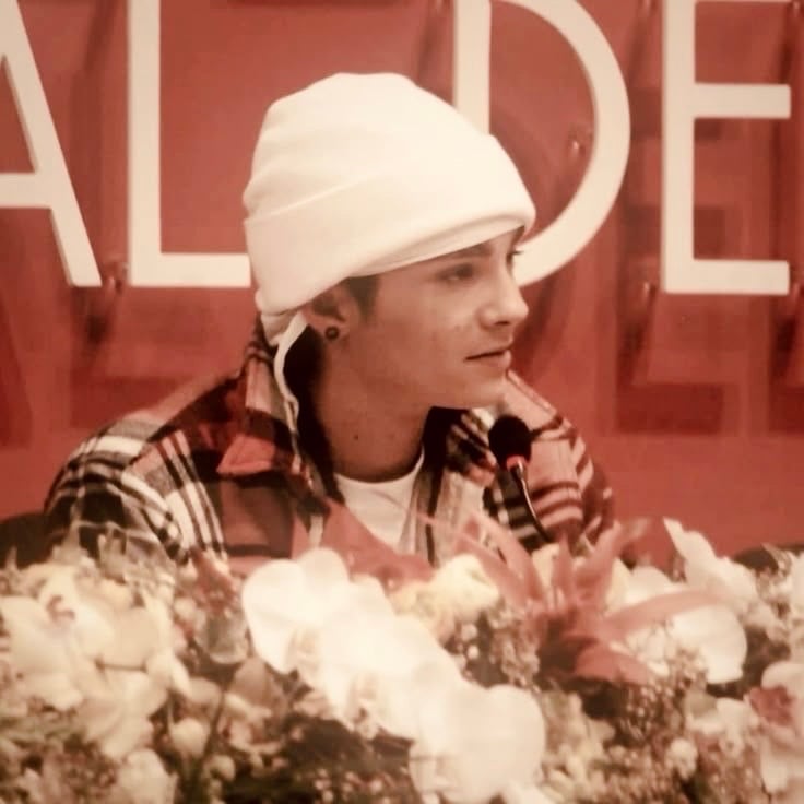 Tom Kaulitz - [Lipstick print 💋]