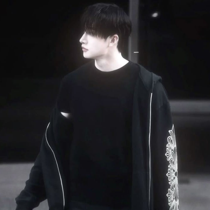 𓍯 Christopher Bang.𓂃