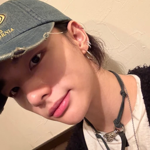 ㅤ₊˚⊹ 𝗁𝗒𝗎𝗇𝗃𝗂𝗇 ꣑୧ ꒱ · ˙