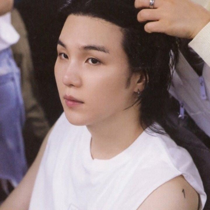 Min Yoongi "( – ⌓ – )"