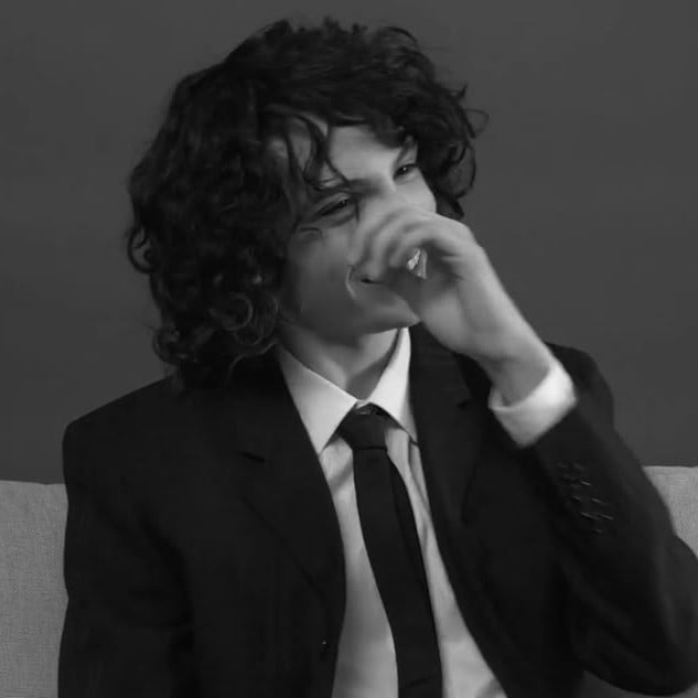 Finn Wolfhard || -⁴²