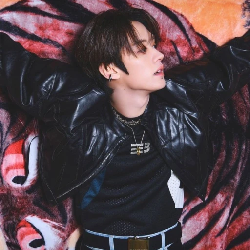 ২ৎ 🐈⬛ ; 𝐌inho (Hyunho)¹