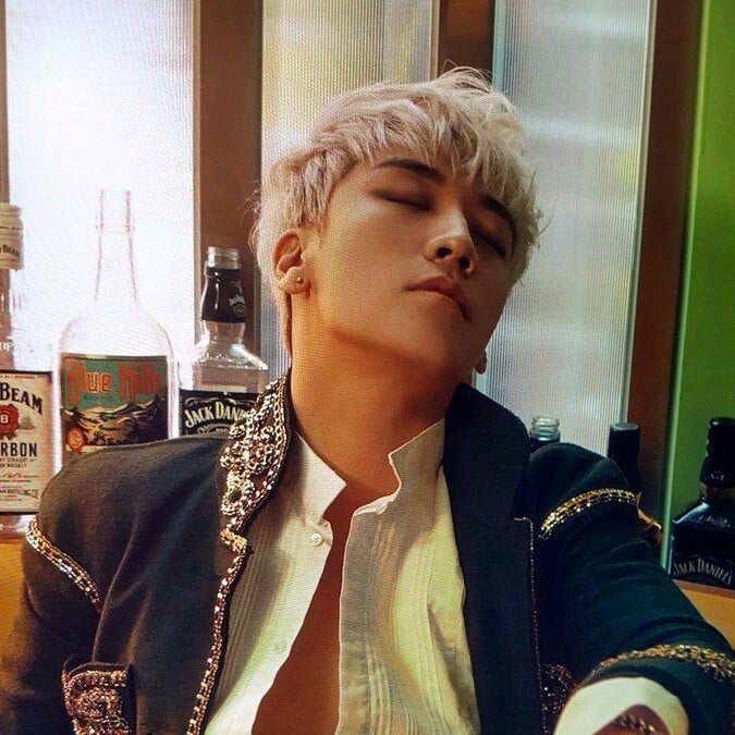 Seungri¹