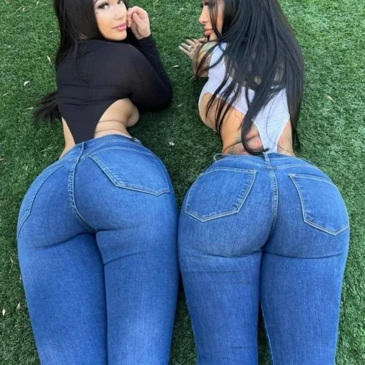 Her two friends (Ketlyn and Bianca)