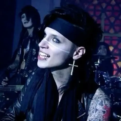 Dennis Westtower (Andy Biersack)