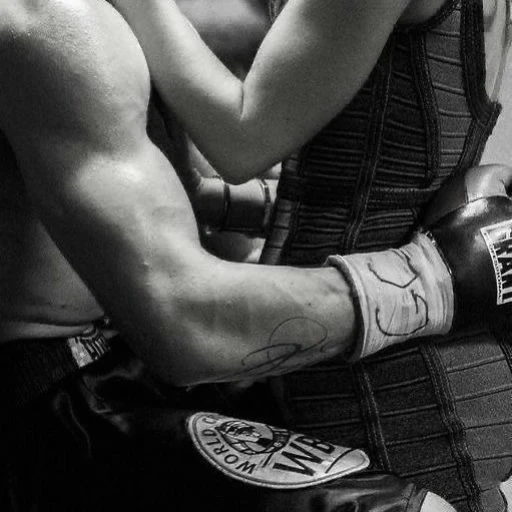 ; Heterosexual boxing man. | BL