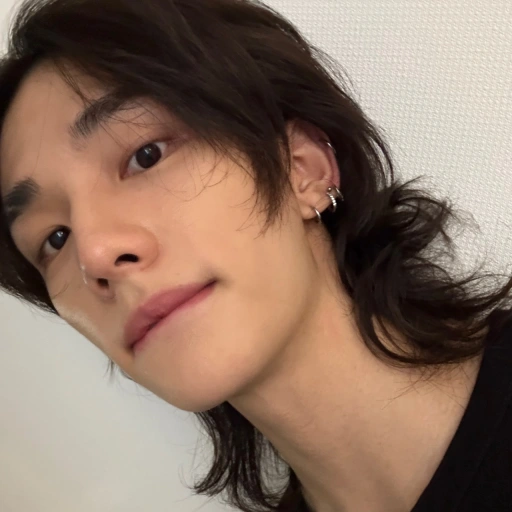 : Hwang Hyunjin.
