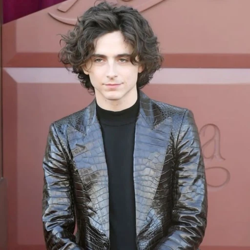 Timothée Chalamet 🚬