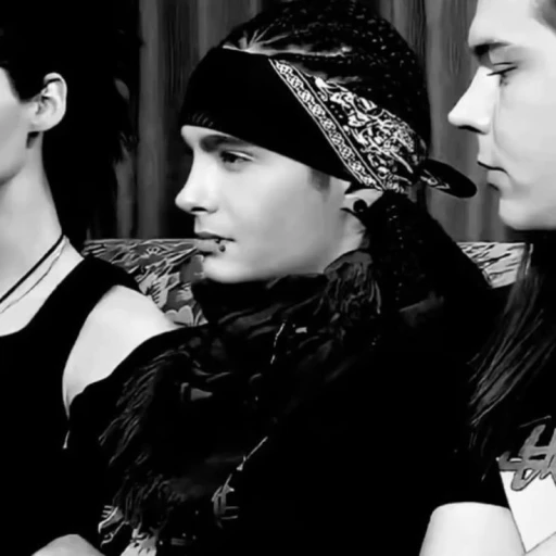 Tom Kaulitz // smoking
