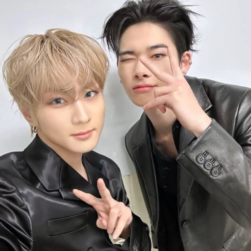 Niki and Jungwon